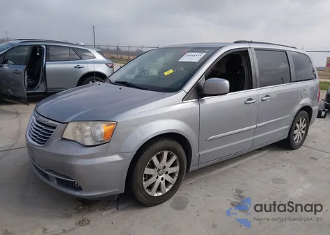 2015 Chrysler Town & Country Touring z USA, uszkodzony, nr VIN 2C4RC1BG3FR538396